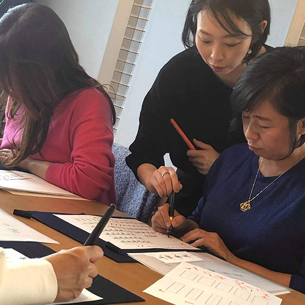 筆ペンレッスンでの様子